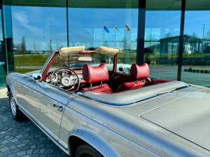 Afbeelding 6/23 van Mercedes-Benz 280 SL (1970)