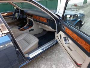Image 20/29 of Jaguar Sovereign 3.6 (1988)