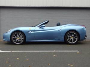Image 15/49 of Ferrari California (2010)