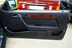 Immagine 29/46 di Mercedes-Benz 300 CE-24 (1992)