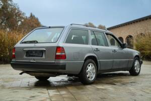 Imagen 13/50 de Mercedes-Benz 200 TE (1992)