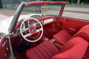 Image 32/60 of Mercedes-Benz 230 SL (1967)