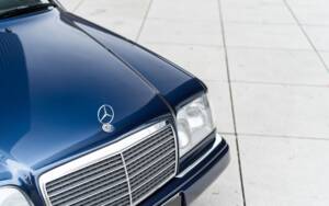 Image 12/45 of Mercedes-Benz E 220 (1995)