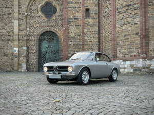 Afbeelding 2/84 van Alfa Romeo Giulia 1600 GT Junior (1972)