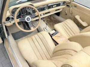 Image 22/50 de Mercedes-Benz 280 SL (1970)