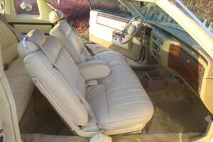 Image 41/56 of Cadillac Coupe DeVille (1977)