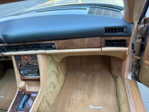 Image 15/22 de Mercedes-Benz 500 SEC (1984)