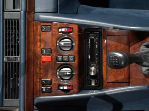 Image 27/30 de Mercedes-Benz 300 CE (1991)
