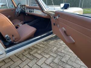 Immagine 27/50 di Mercedes-Benz 280 SL (1969)