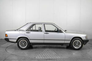 Image 10/50 of Mercedes-Benz 190 D (1984)