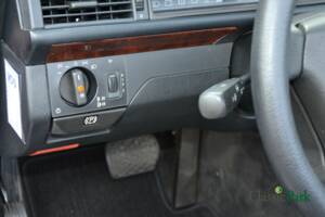 Bild 41/50 von Mercedes-Benz E 200 (1994)