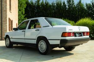 Image 7/45 of Mercedes-Benz 190 E (1987)