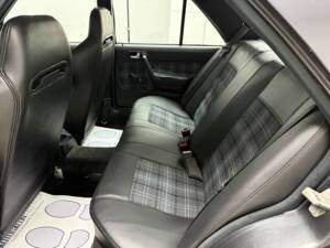 Image 11/21 of Mercedes-Benz 190 E 2.5-16 (1993)