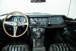 Image 4/47 de Jaguar E-Type (1969)