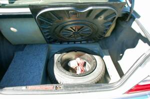 Image 29/34 of Mercedes-Benz 230 E (1992)