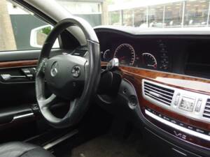 Image 55/99 of Mercedes-Benz S 65 AMG L (2006)