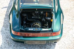 Image 33/35 of Porsche 911 Carrera 2 (1990)