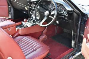 Image 15/16 of Aston Martin V8 (1976)