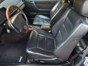 Imagen 9/24 de Mercedes-Benz E 220 (1993)