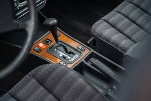 Bild 28/74 von Mercedes-Benz 190 E (1990)