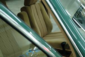 Bild 26/50 von Mercedes-Benz 260 SE (1990)