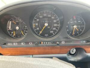 Image 23/38 of Mercedes-Benz 450 SE (1977)