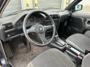 Bild 2/8 von BMW 320i Touring (1989)