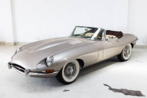 Image 35/35 de Jaguar E-Type (1968)