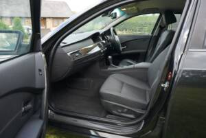Bild 44/48 von BMW 550i (2006)