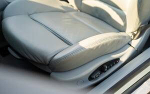 Image 20/31 of BMW 325Ci (2001)