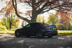 Image 3/24 de Alfa Romeo Giulia Quadrifoglio (2018)