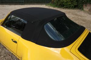 Image 26/50 of Porsche 911 Carrera 2 &quot;America Roadster&quot; (1993)