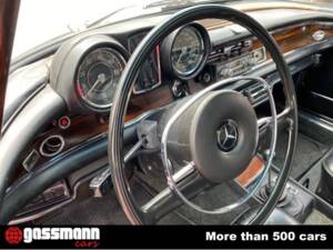 Image 9/15 de Mercedes-Benz 280 SE 3,5 (1970)