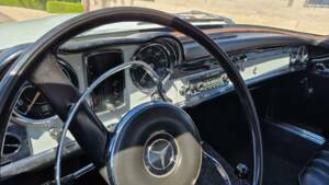 Image 33/62 of Mercedes-Benz 230 SL (1965)