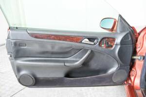 Image 32/50 of Mercedes-Benz CLK 430 (1999)
