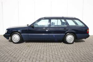 Bild 12/17 von Mercedes-Benz 230 TE (1986)