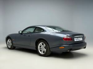 Immagine 6/21 di Jaguar XK8 4.2 (2004)