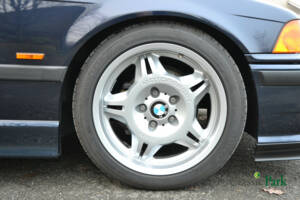 Image 41/50 of BMW 323i (1998)