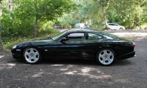 Image 2/50 of Jaguar XKR (1998)