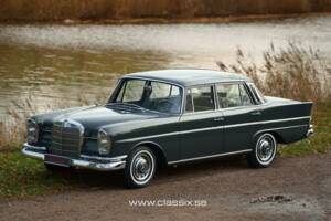 Image 6/24 of Mercedes-Benz 220 S b (1965)