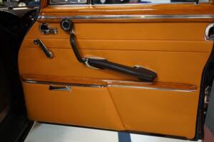 Image 16/18 of Mercedes-Benz 300 SE (1964)