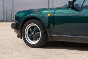 Image 18/52 of Porsche 911 Carrera 3.2 (1989)