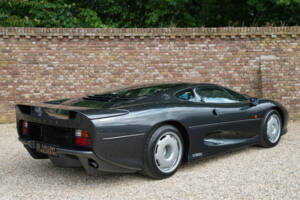 Image 45/50 of Jaguar XJ 220 (1993)