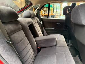 Image 32/42 of Saab 900 2.0i 16V (1991)
