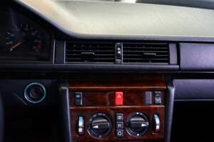 Bild 27/69 von Mercedes-Benz E 320 "Final Edition" (1997)