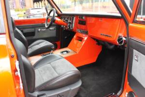 Image 15/30 of Chevrolet Suburban (1970)