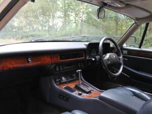 Image 11/20 de Jaguar XJS 5.3 V12 (1988)