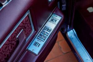 Bild 125/200 von Cadillac Coupe DeVille (1968)