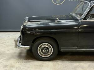 Image 10/50 of Mercedes-Benz 220 S (1955)