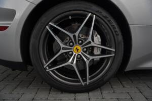 Bild 45/50 von Ferrari California T (2015)